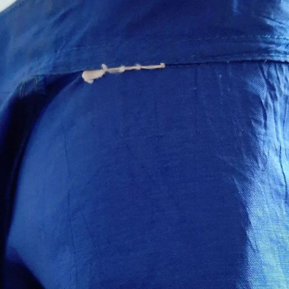 Shiny blue shirt - Picture 4 of 4